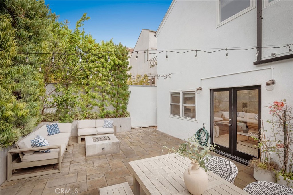 521 13th Street Manhattan Beach, CA 90266 - Photo 27 of 30 Backyard