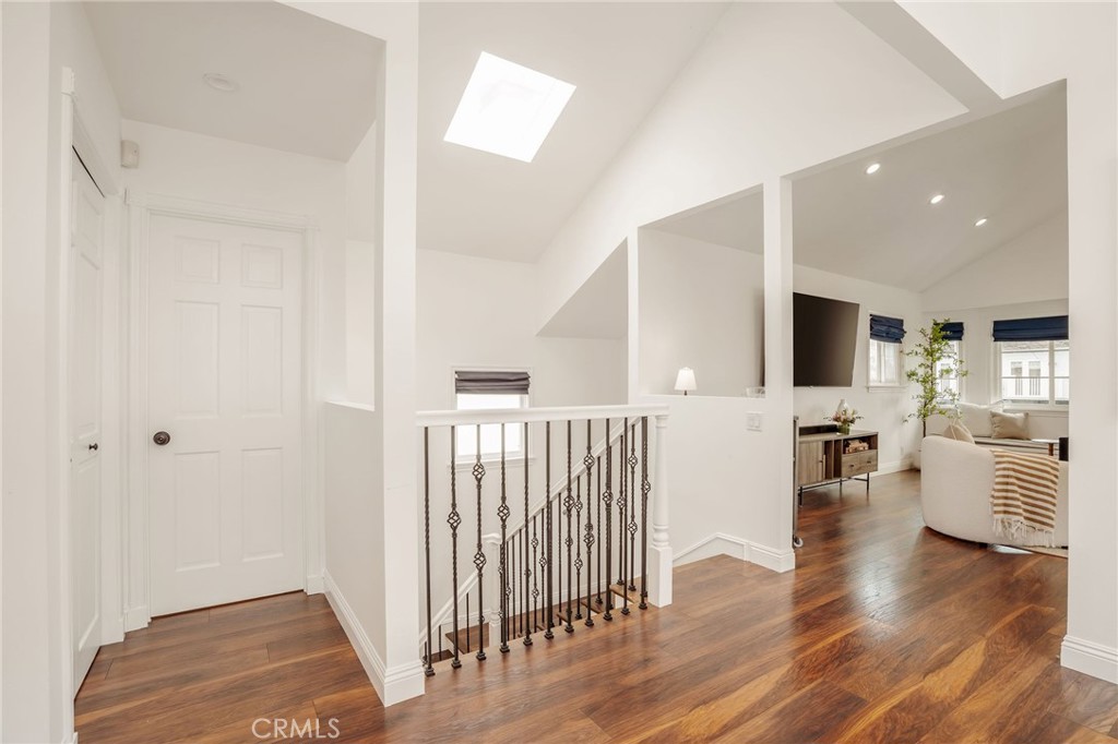 521 13th Street Manhattan Beach, CA 90266 - Photo 3 of 30 top floor landing