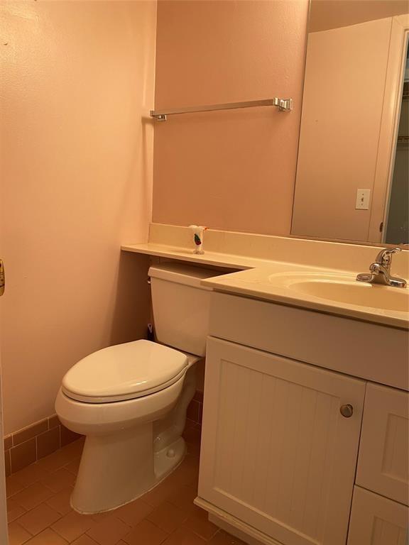 3012 Westbury F, Unit 3012 Deerfield Beach, FL 33442 - Photo 18 of 54 a bathroom with a toilet and a sink