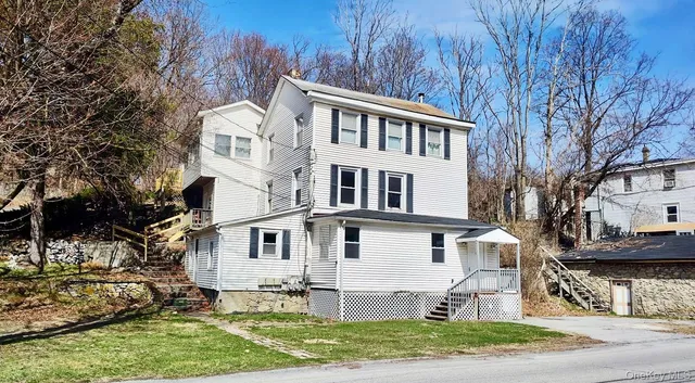 a view of a house with a yard
