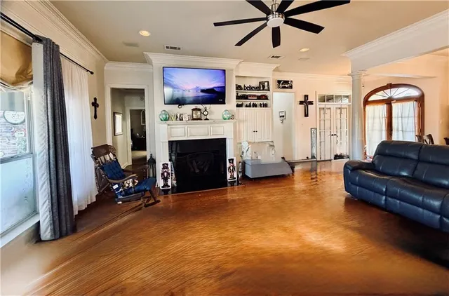 $399,900 | 13404 East Lakeshore Avenue, Prairieville, LA 70769