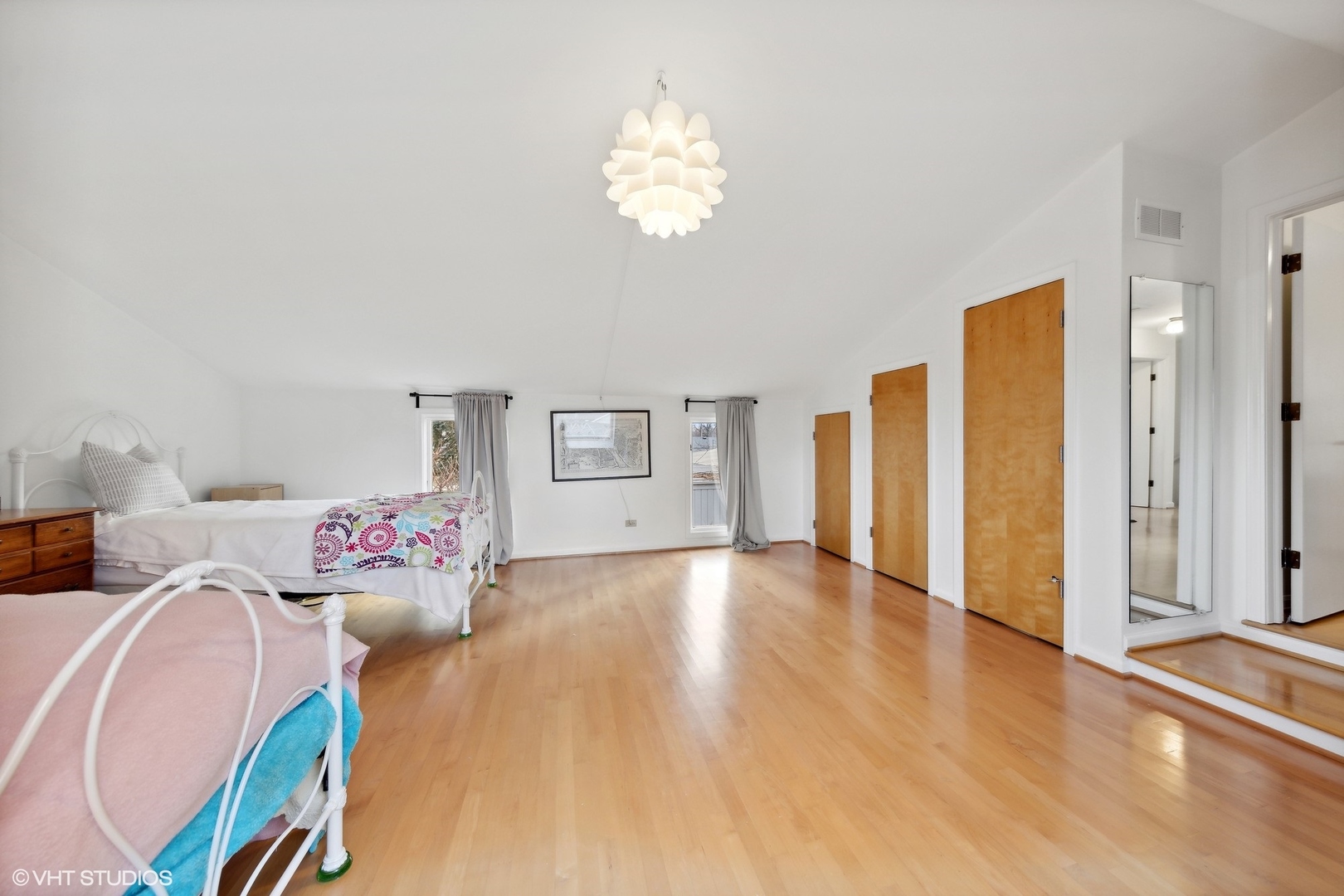 1908 Cherry Street Wheaton, IL 60187 - Photo 20 of 36 a view of livingroom with furniture