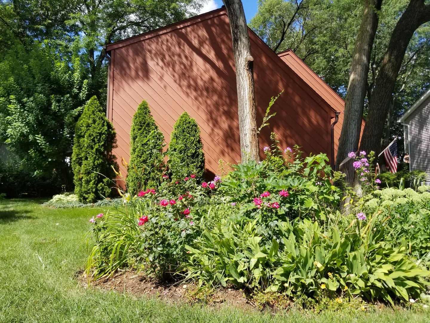 1908 Cherry Street Wheaton, IL 60187 - Photo 32 of 36 a backyard of a house