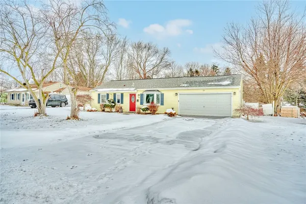 $159,900 | 33 Pasadena Drive, Gates, NY 14606