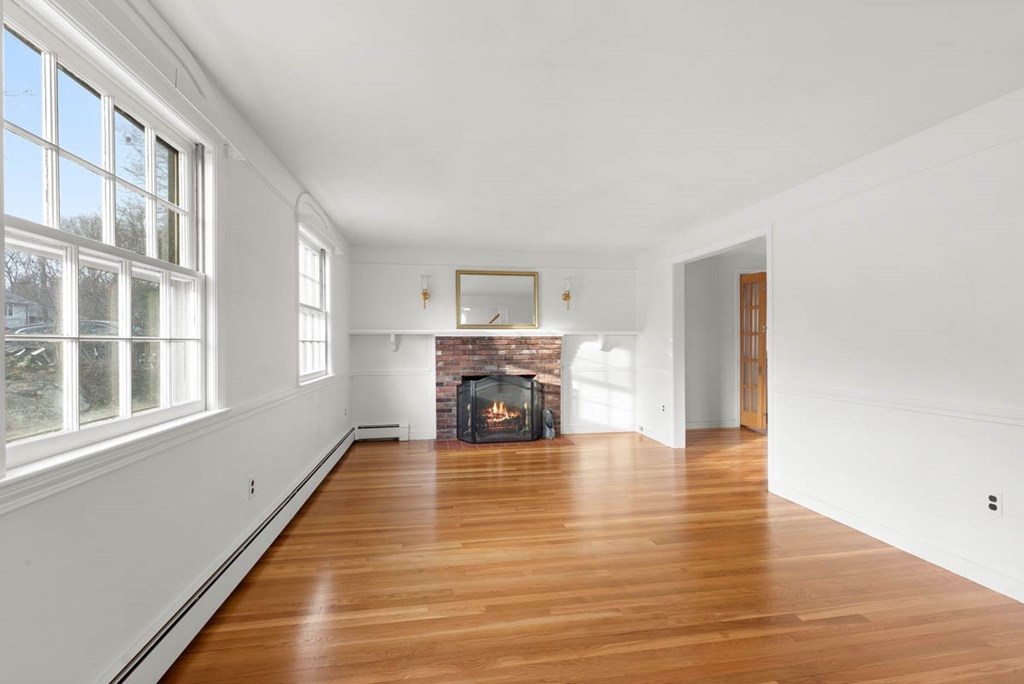 22 Surrey Road Salem, MA 01970 - Photo 2 of 38