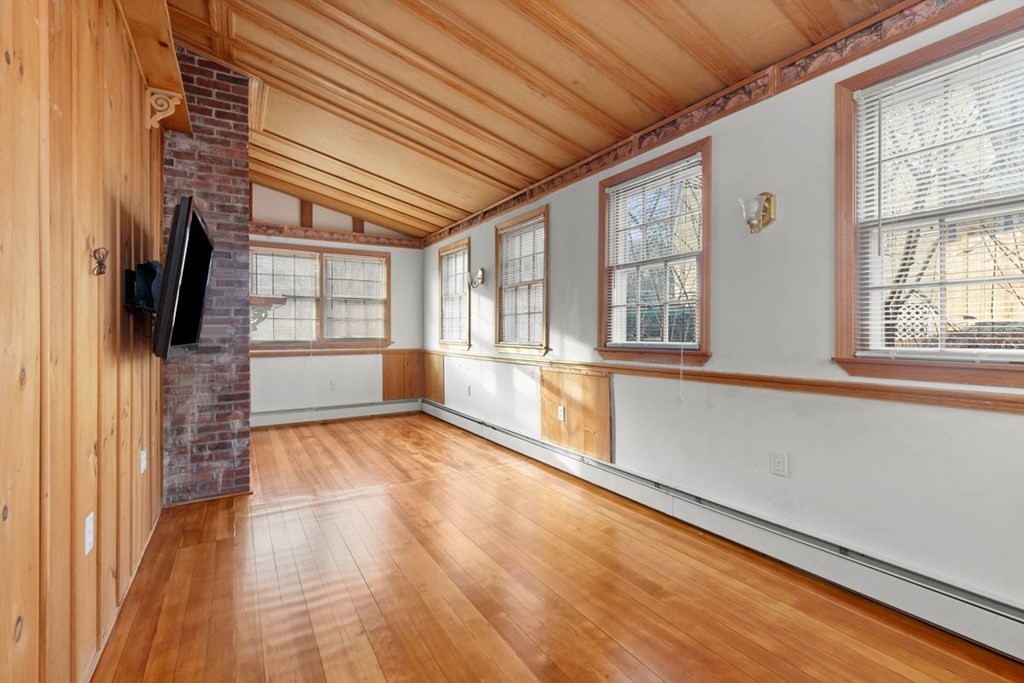 22 Surrey Road Salem, MA 01970 - Photo 8 of 38