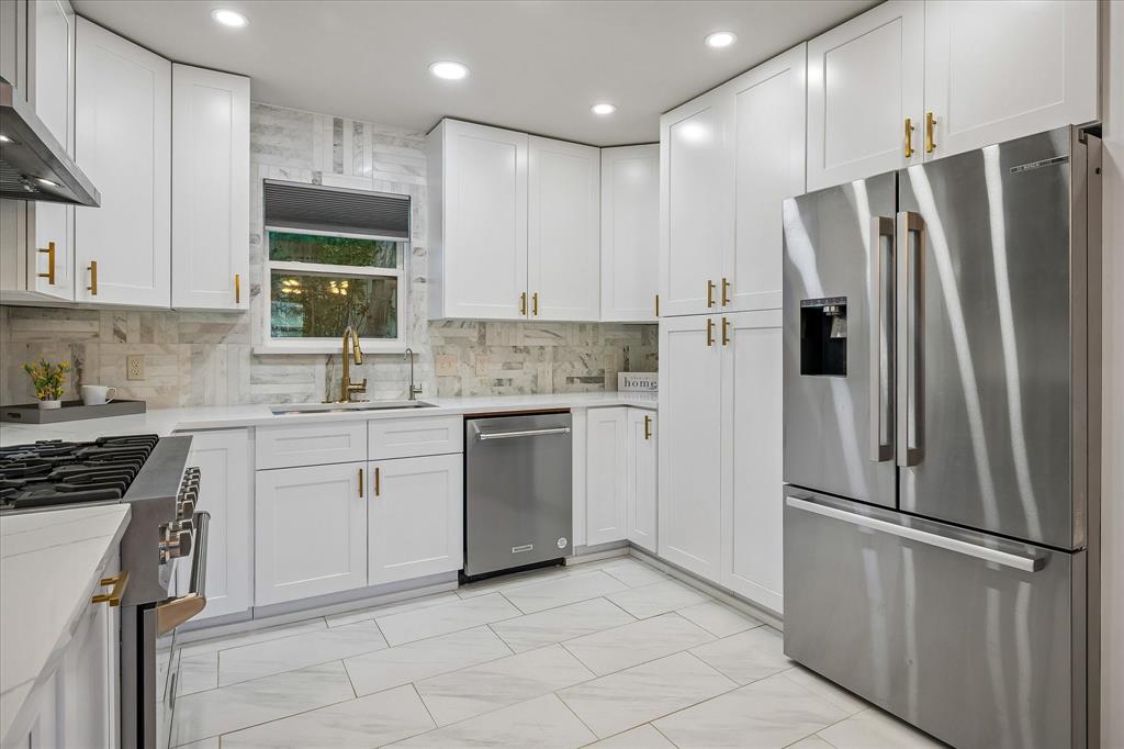 2001 Pebblebrook Trail Irving, TX 75060 - Photo 14 of 40 The home also offers a newer Fridge to a qualified buyer.