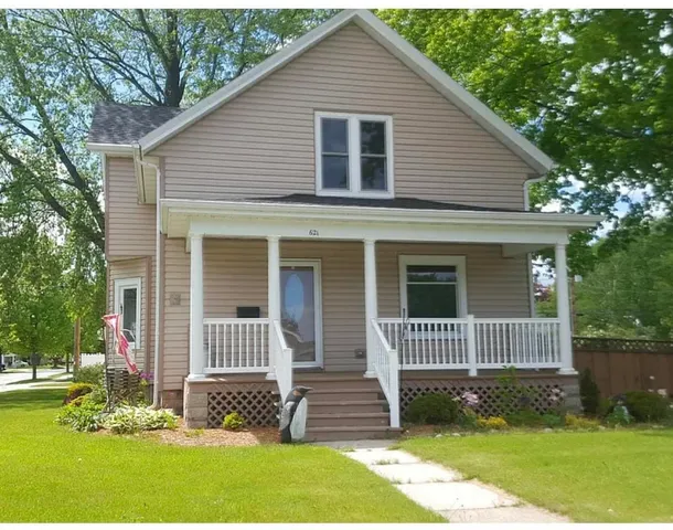 $250,000 | 621 1st Street, Kewaunee, WI 54216