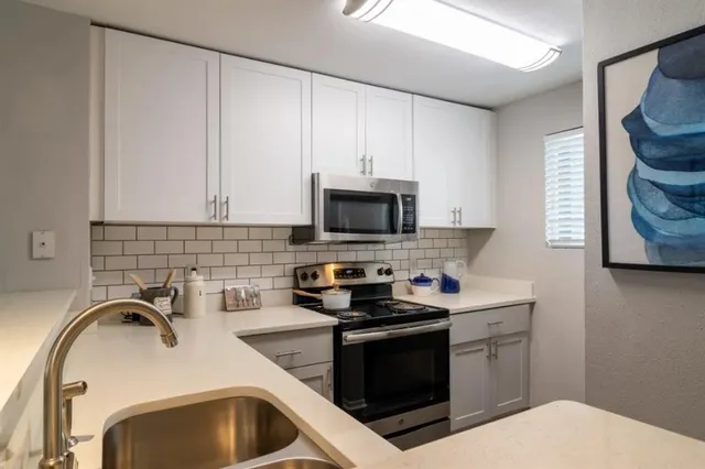 $1,721 | 4580 Barclay Drive, Unit 421B, Dunwoody, GA 30338