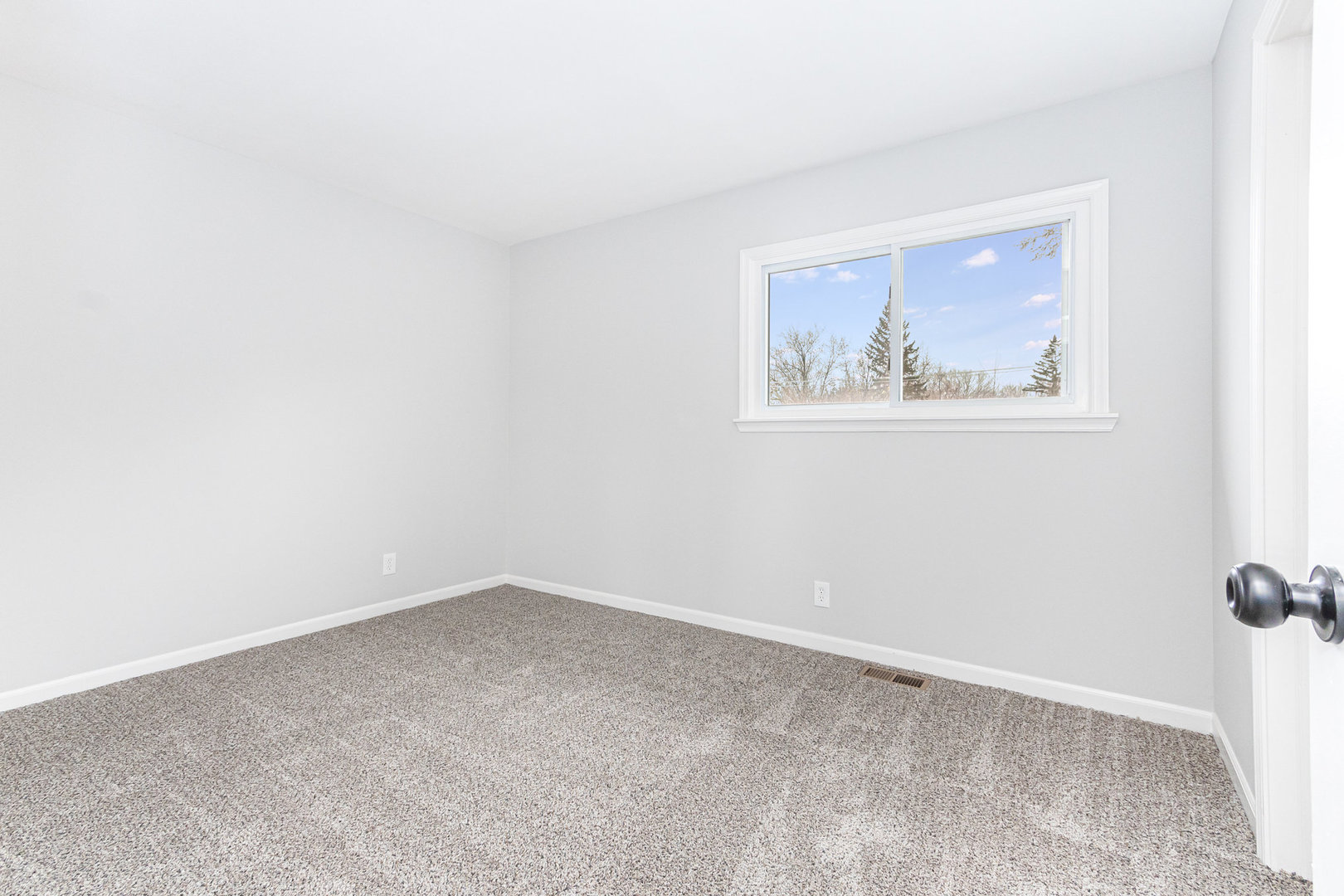 227 Hadleigh Road Bolingbrook, IL 60440 - Photo 7 of 19 an empty room with a painting on the wall