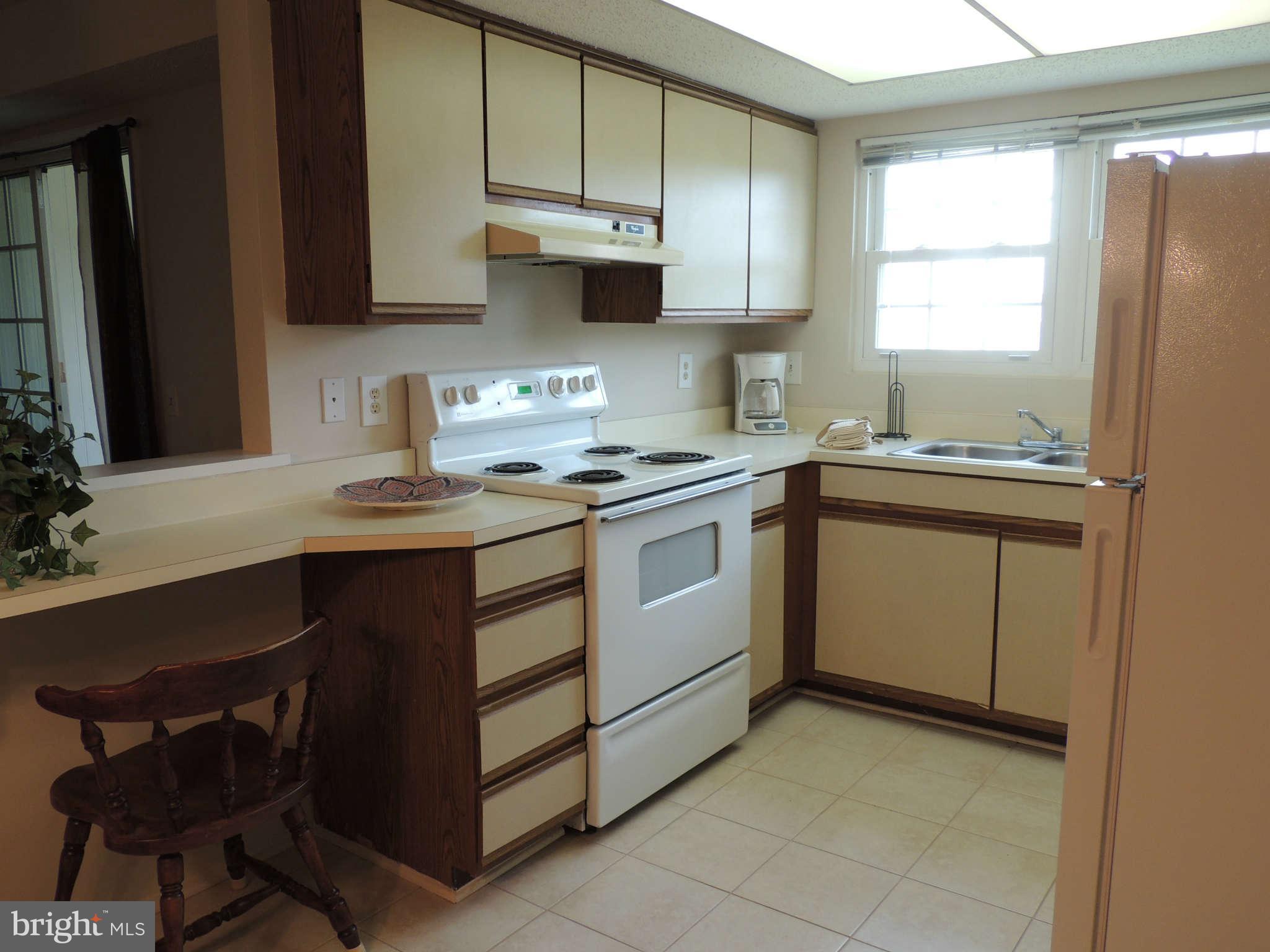 117 Fort Evans Road Southeast, Unit D Leesburg, VA 20175 - Photo 5 of 13 Kitchen