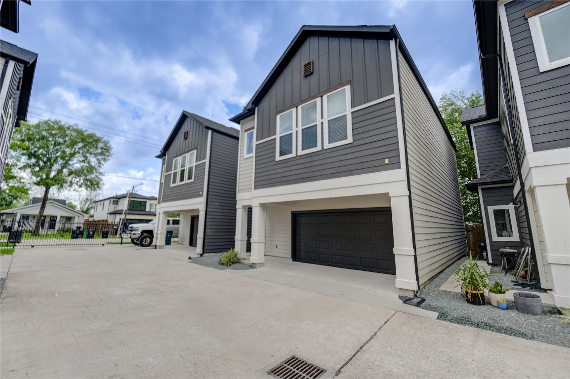 2534 Terry Street Houston, TX 77009 - Photo 3 of 40
