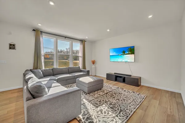 $674,900 | 1007 Kessler Drive, Mundelein, IL 60060