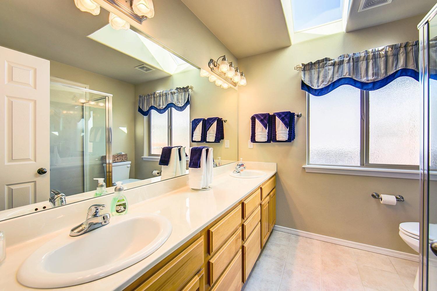 872 Ridgeview Drive Eagle Point, OR 97524 - Photo 32 of 35 Extra master bath pic