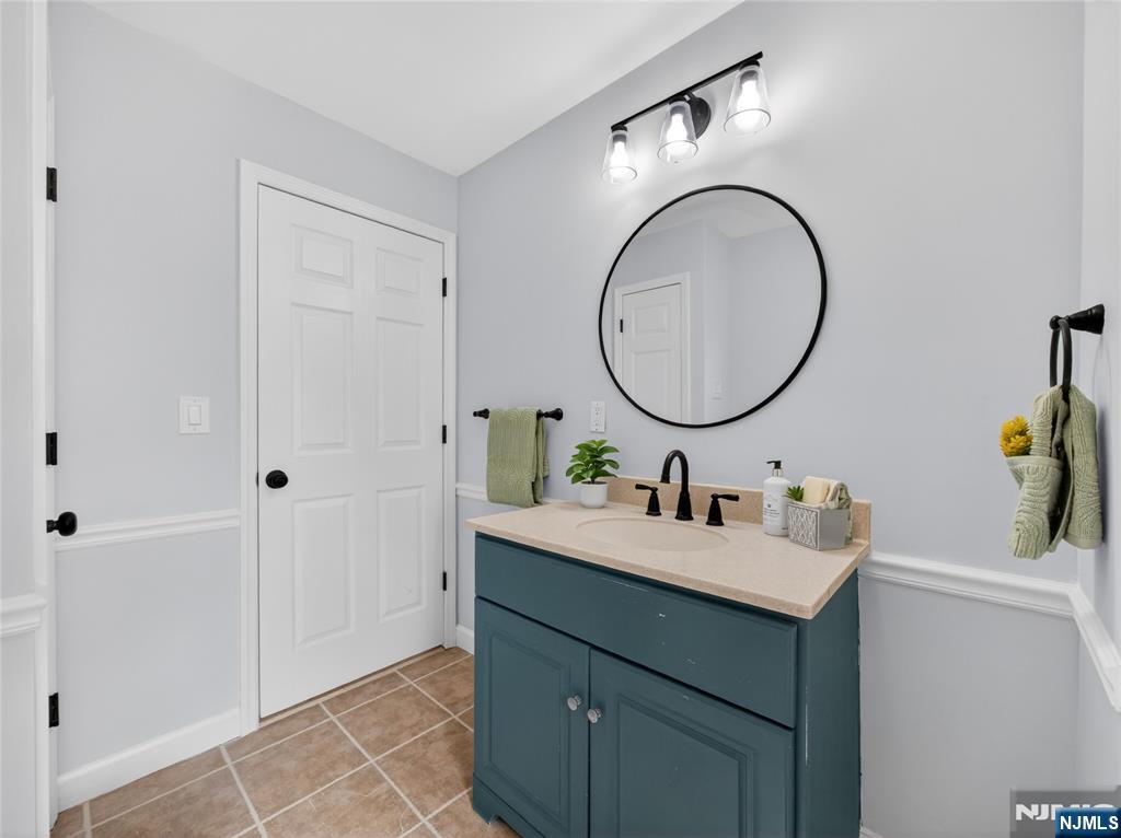 538 Coolidge Place Paramus, NJ 07652 - Photo 29 of 42