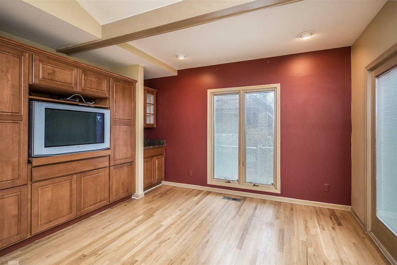 1630 Oxford Road Grosse Pointe Woods, MI 48236 - Photo 23 of 50