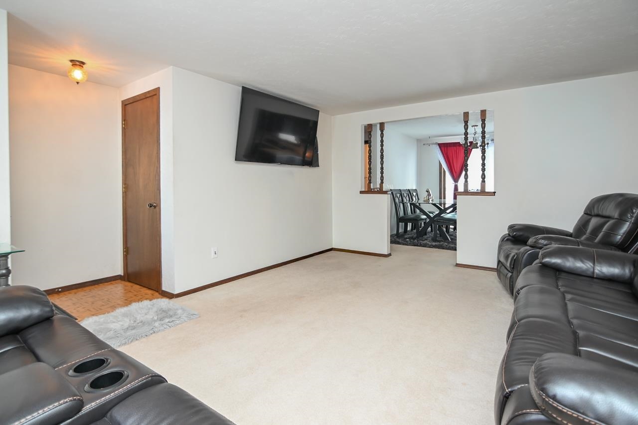 441 Menlo Park Road Green Bay, WI 54302 - Photo 5 of 27