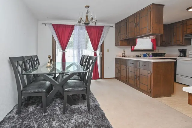 $310,000 | 441 Menlo Park Road, Green Bay, WI 54302