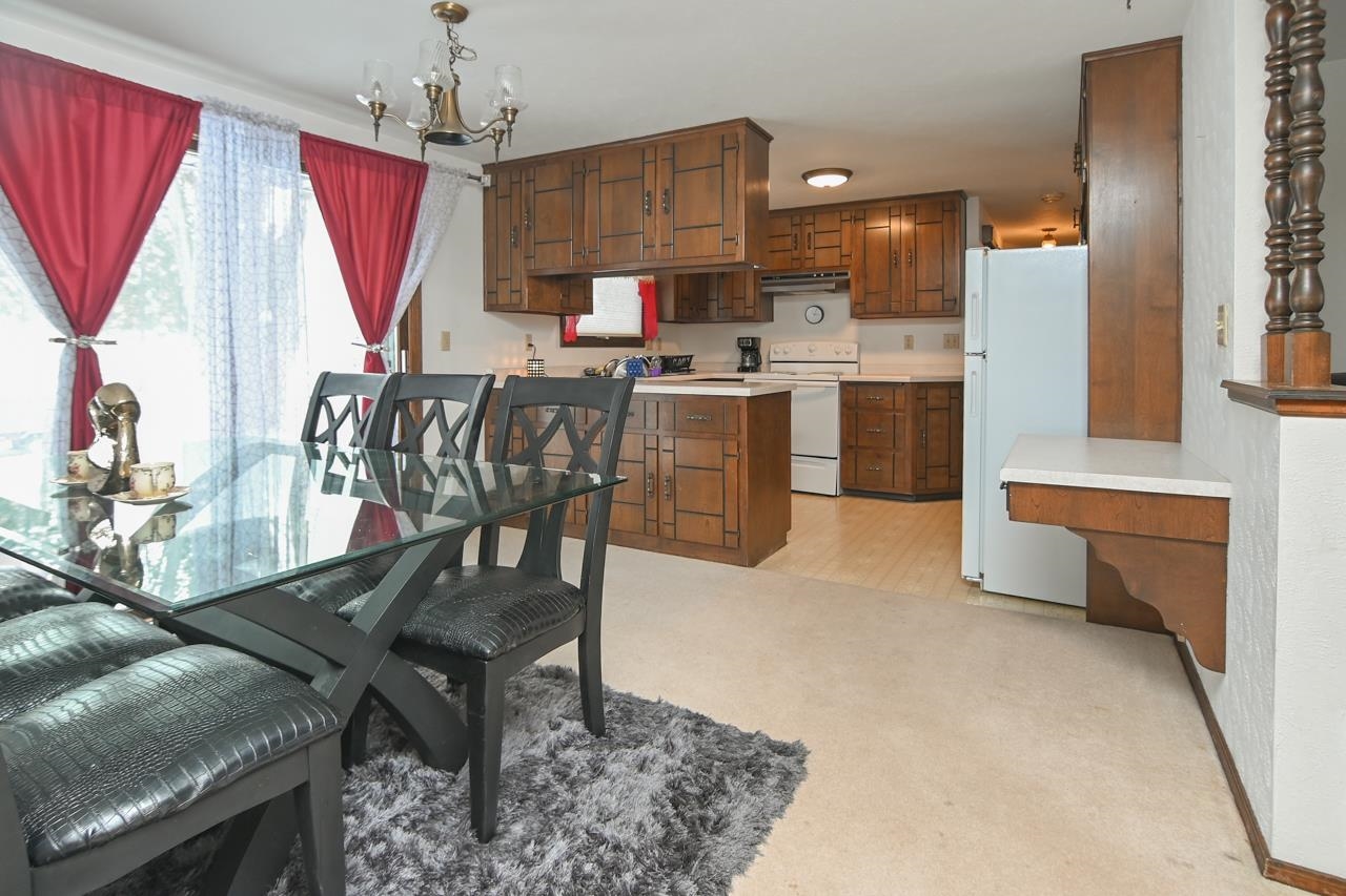 441 Menlo Park Road Green Bay, WI 54302 - Photo 7 of 27