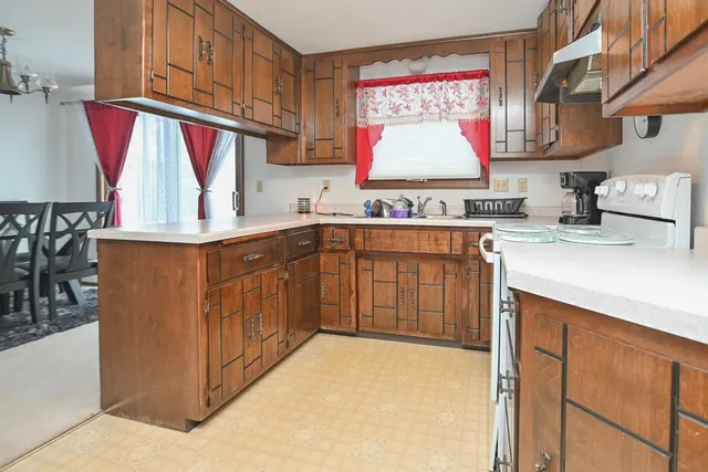 $310,000 | 441 Menlo Park Road, Green Bay, WI 54302