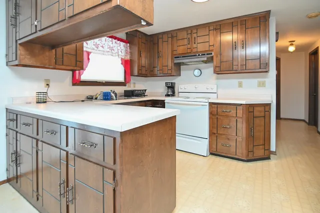 $310,000 | 441 Menlo Park Road, Green Bay, WI 54302