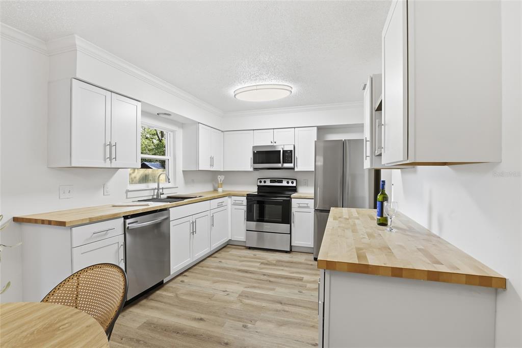 331 Northeast 2nd Street Williston, FL 32696 - Photo 11 of 29 a kitchen with granite countertop stainless steel appliances and white cabinets