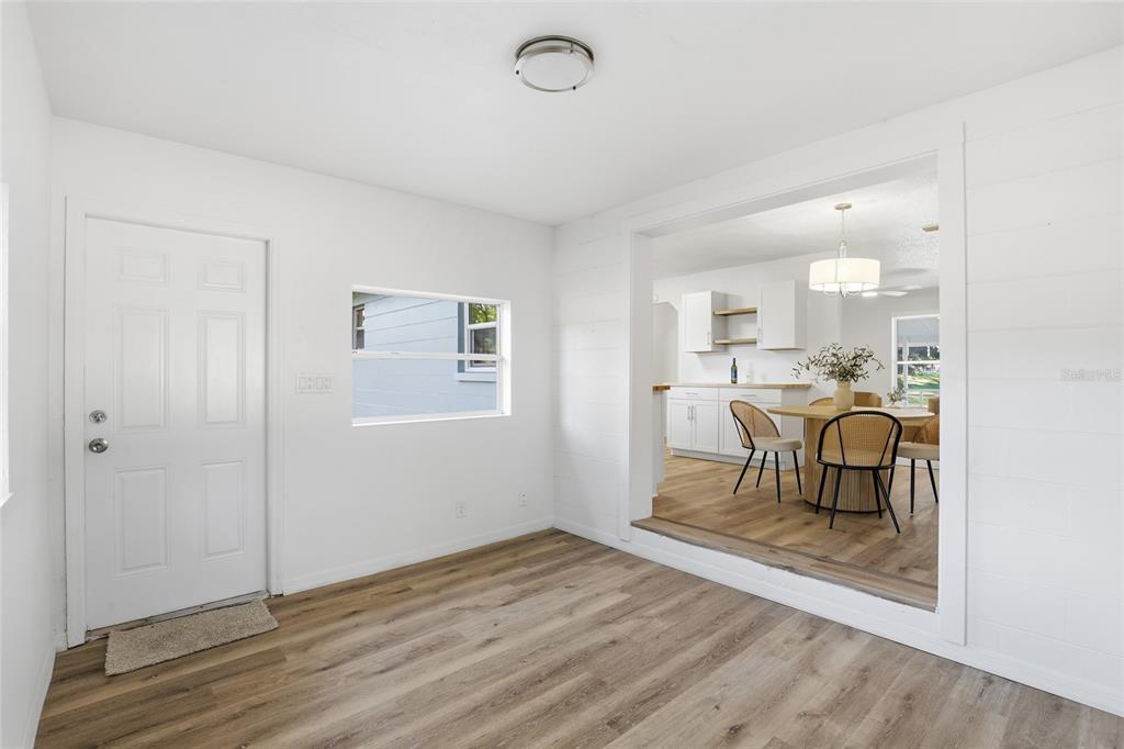 331 Northeast 2nd Street Williston, FL 32696 - Photo 15 of 29 a view of a dining room with furniture and a table