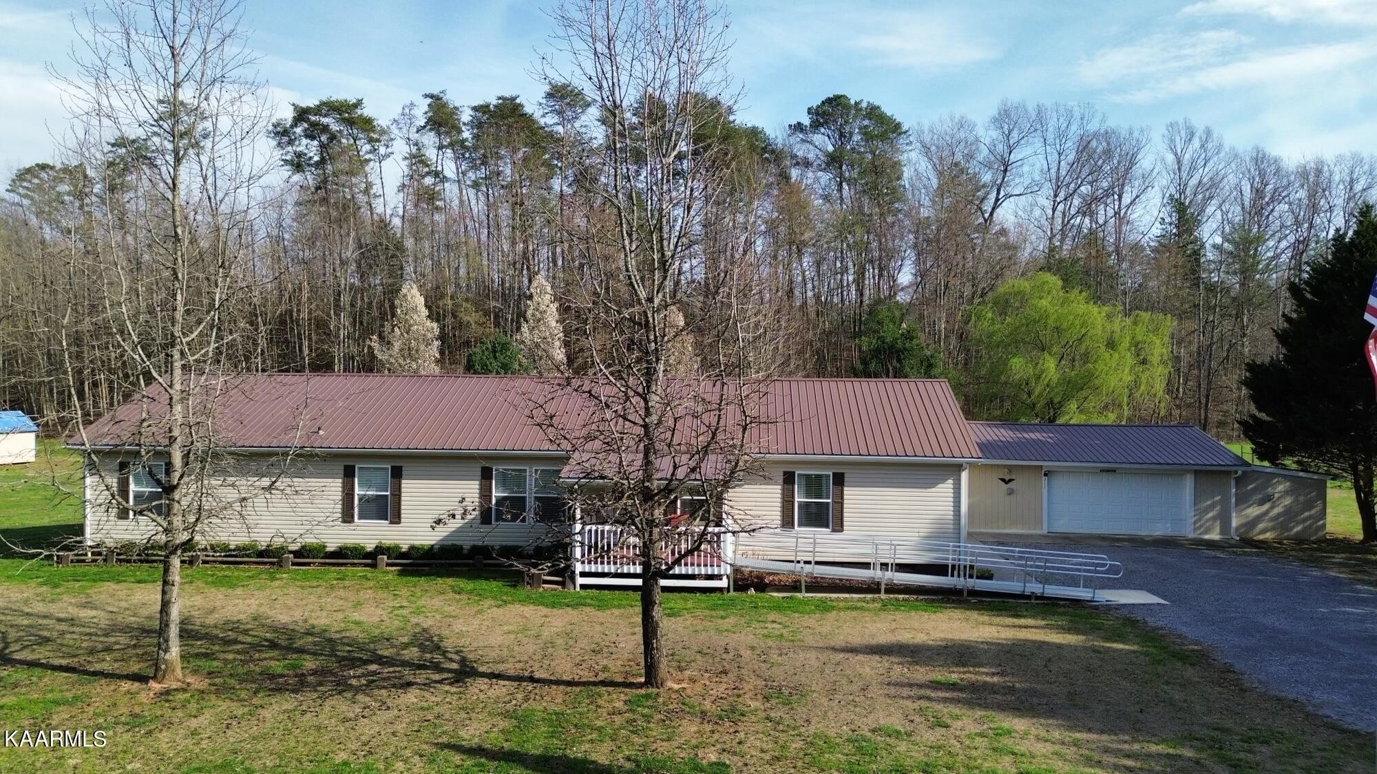 211 Baker Farm Road Tellico Plains, TN 37385 - Photo 4 of 32 Gallery Image 4