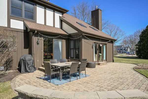 $850,000 | 2012 Somerset Lane, Wheaton, IL 60189