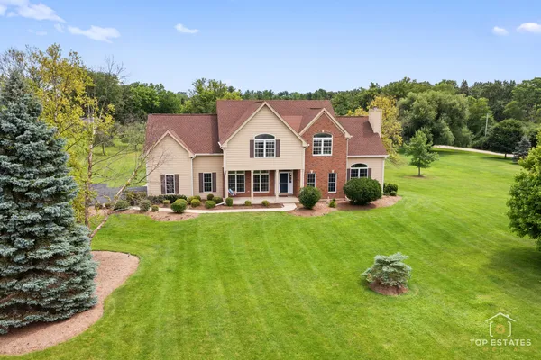 $989,900 | 175 Clover Hill Lane, North Barrington, IL 60010