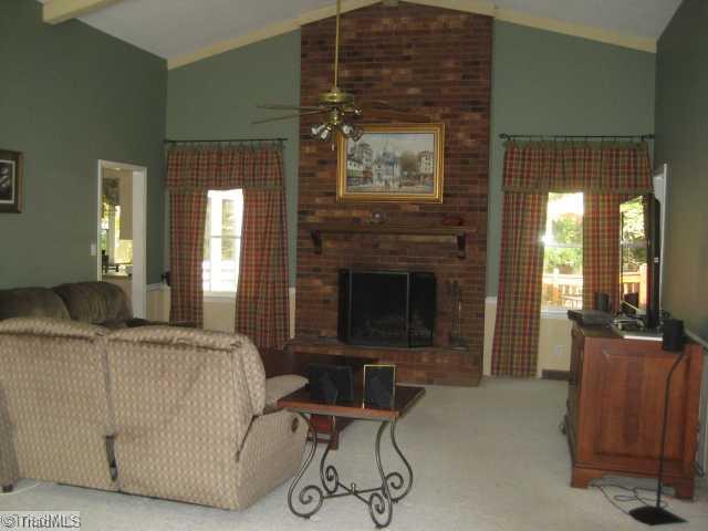 133 Roquemore Road Clemmons, NC 27012 - Photo 5 of 16 Living Room.