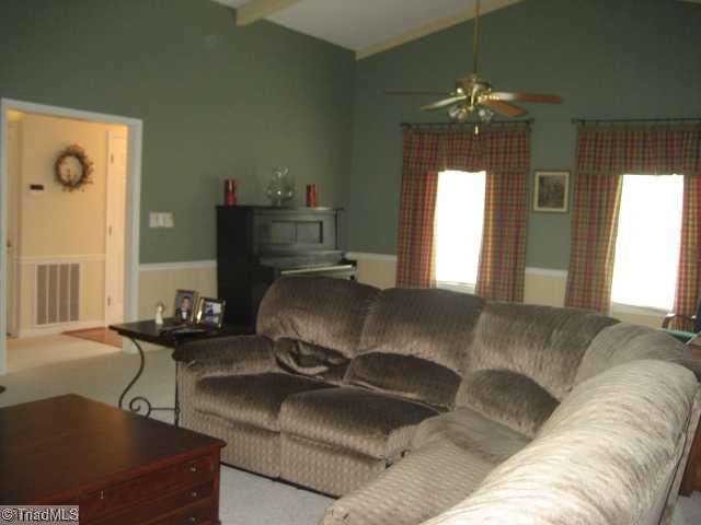 133 Roquemore Road Clemmons, NC 27012 - Photo 6 of 16 Living Room.