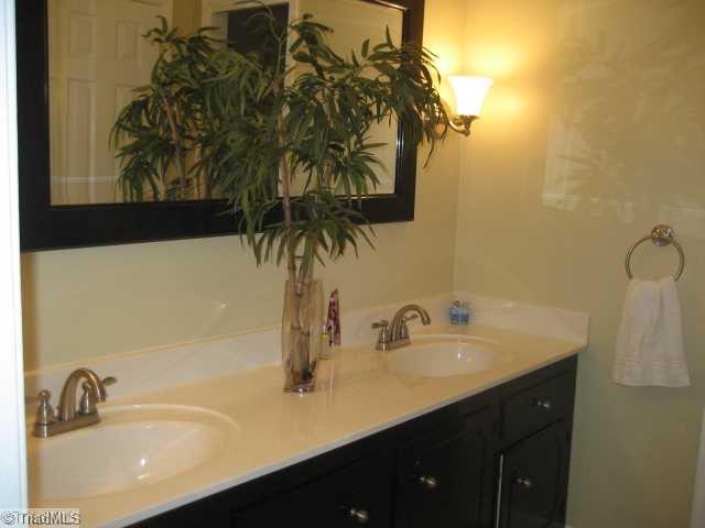 133 Roquemore Road Clemmons, NC 27012 - Photo 8 of 16 Other Bath.