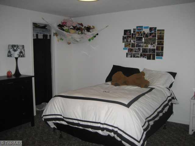 133 Roquemore Road Clemmons, NC 27012 - Photo 10 of 16 2nd Bedroom.