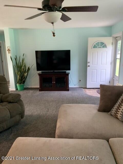 4050 Matthews Road Charlotte, MI 48813 - Photo 5 of 35 Living Room 3
