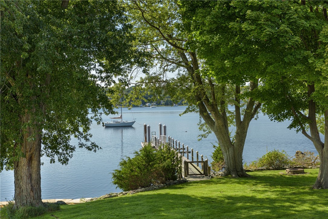 39 Shore Drive Warren, RI 02885 - Photo 4 of 44