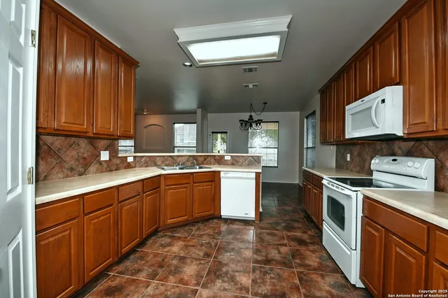 $2,550 | 611 American Flag, Schertz, TX 78108