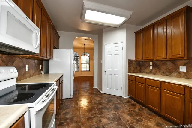 $2,550 | 611 American Flag, Schertz, TX 78108