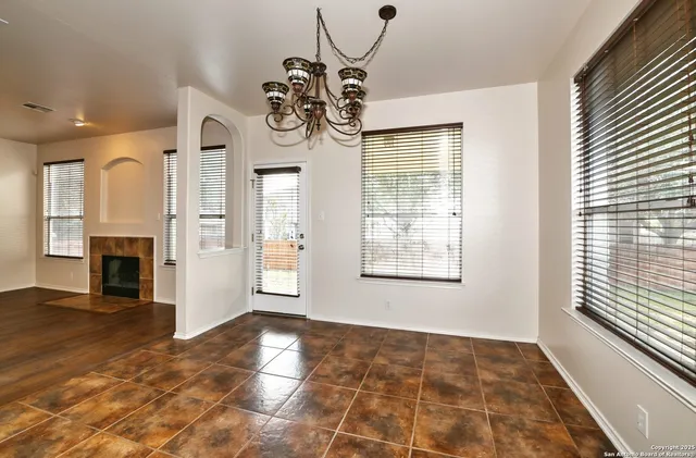 $2,550 | 611 American Flag, Schertz, TX 78108