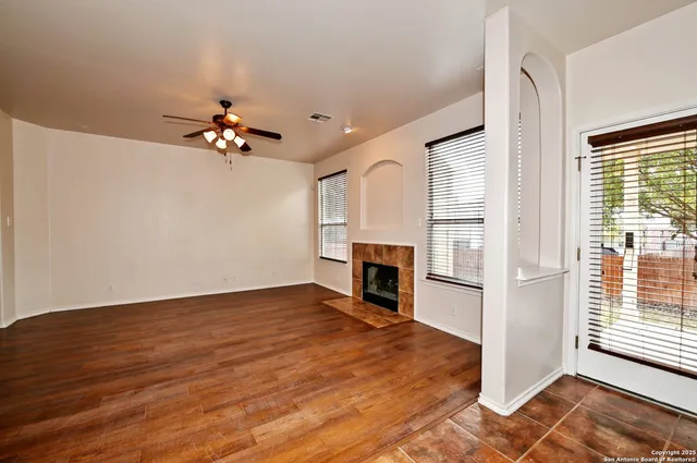 $2,550 | 611 American Flag, Schertz, TX 78108