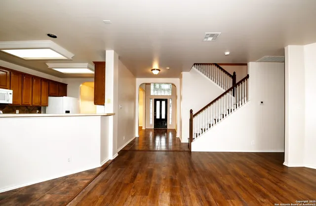 $2,550 | 611 American Flag, Schertz, TX 78108