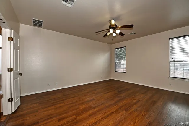 $2,550 | 611 American Flag, Schertz, TX 78108