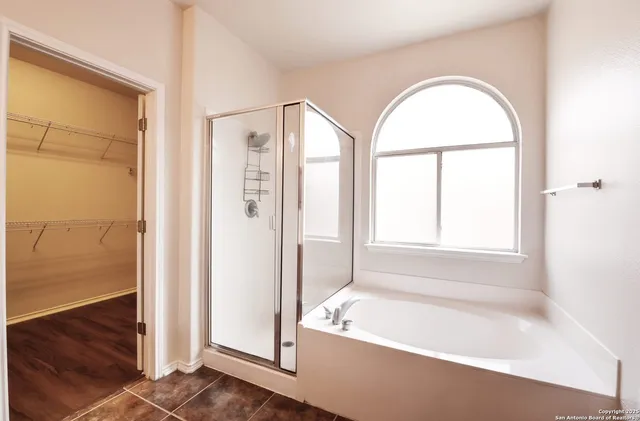 $2,550 | 611 American Flag, Schertz, TX 78108