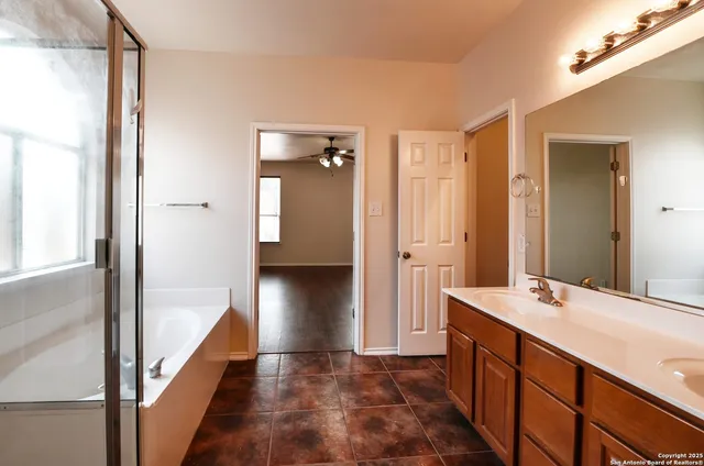 $2,550 | 611 American Flag, Schertz, TX 78108