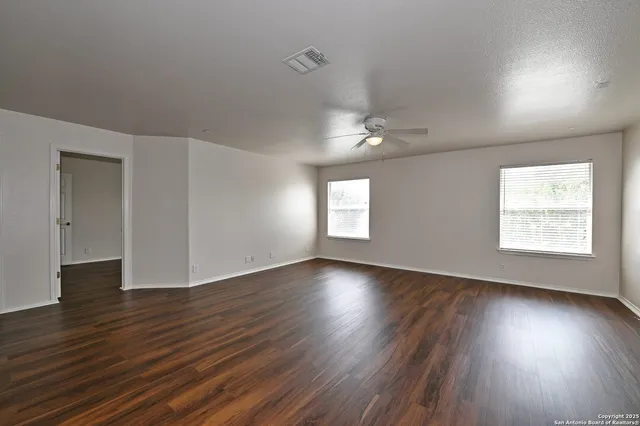 $2,550 | 611 American Flag, Schertz, TX 78108