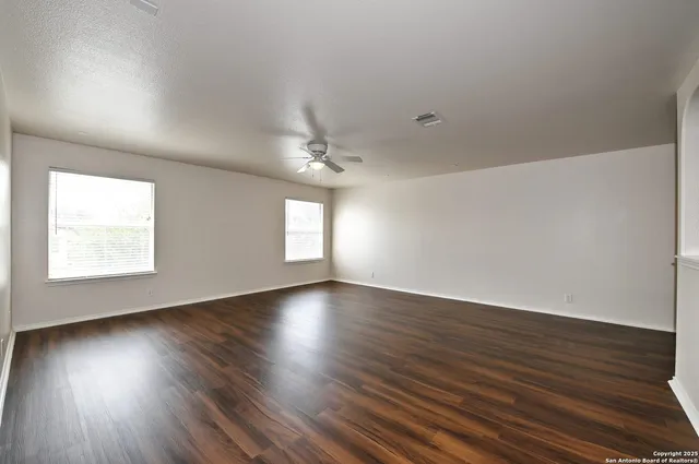 $2,550 | 611 American Flag, Schertz, TX 78108