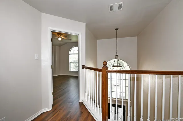 $2,550 | 611 American Flag, Schertz, TX 78108