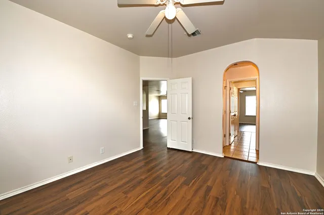 $2,550 | 611 American Flag, Schertz, TX 78108