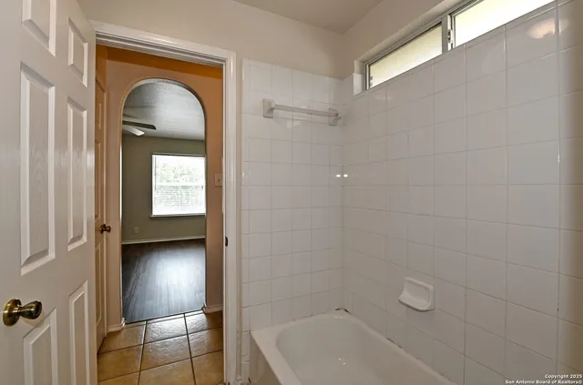 $2,550 | 611 American Flag, Schertz, TX 78108