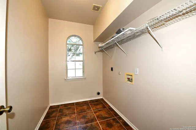 $2,550 | 611 American Flag, Schertz, TX 78108